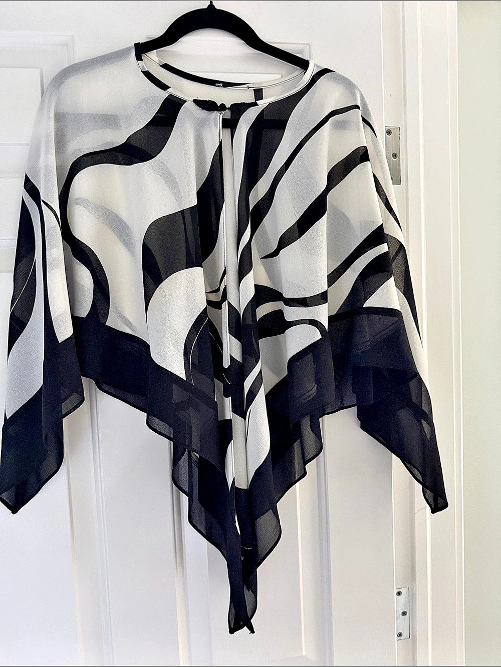 Abstract Black & White Cape